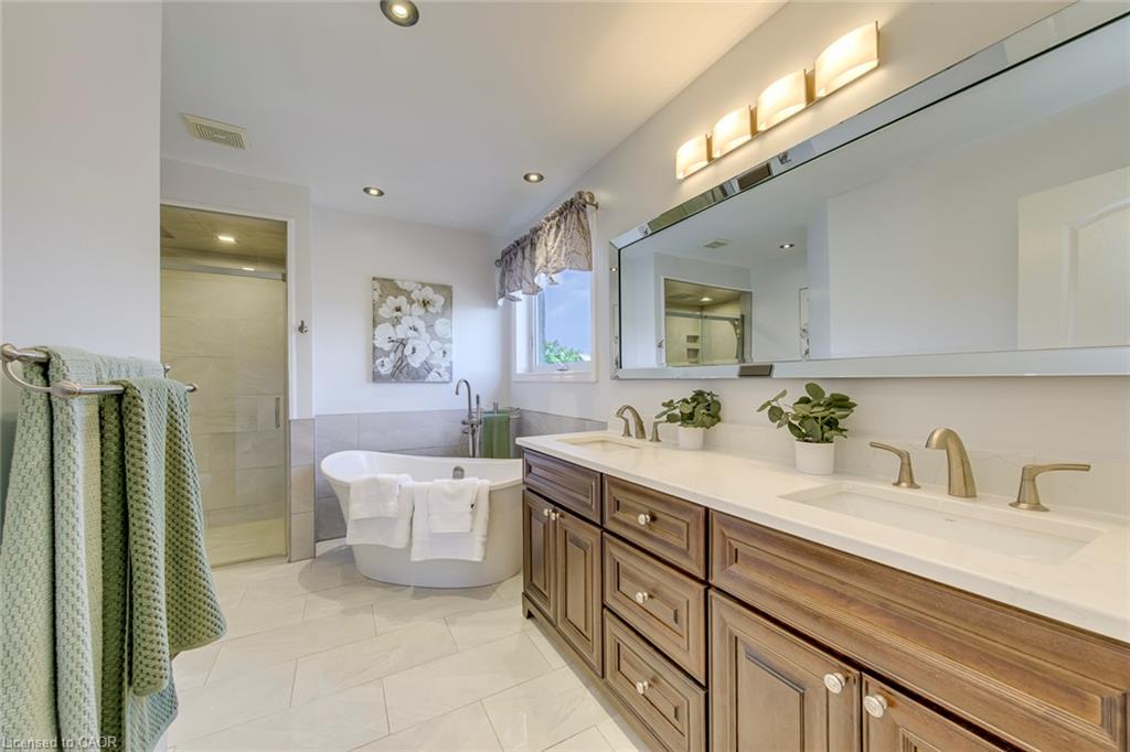 2380 Woodcrest Drive Property Photo 27