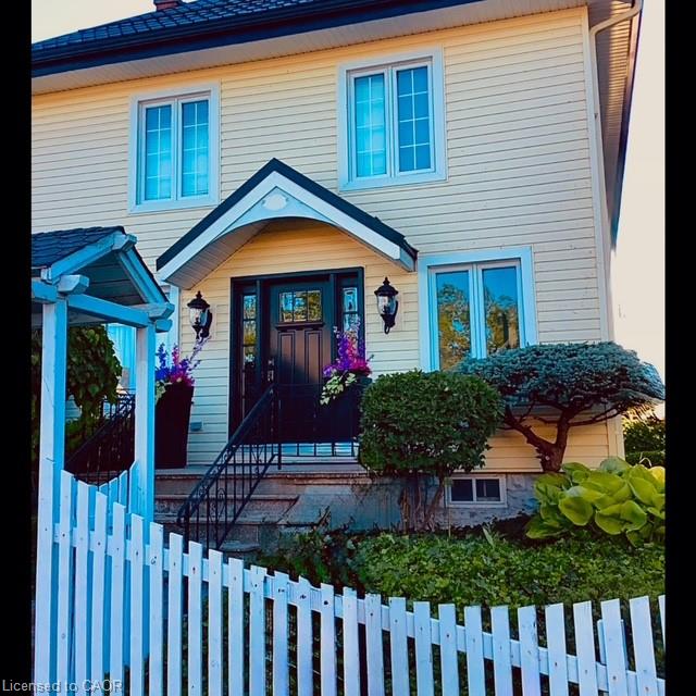 99 Argyle Street N Property Photo 3