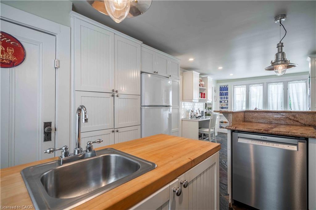 99 Argyle Street N Property Photo 14