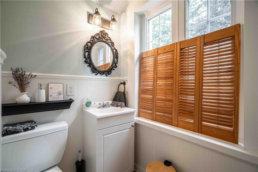 99 Argyle Street N Property Photo 16