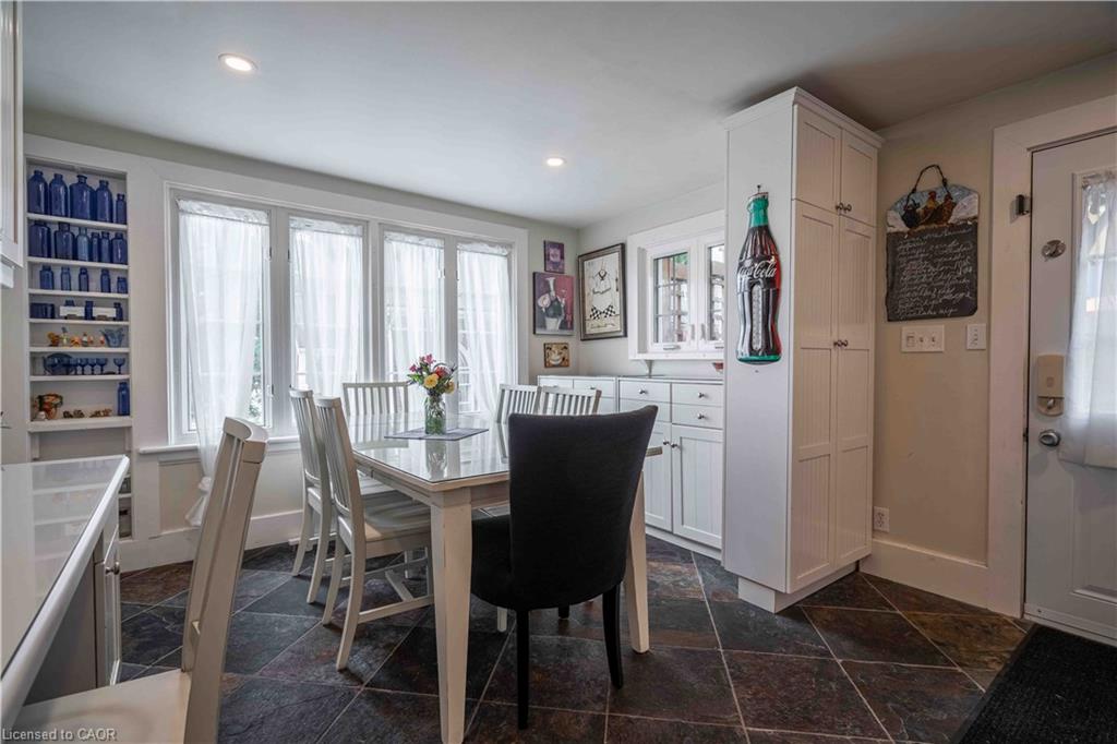 99 Argyle Street N Property Photo 23