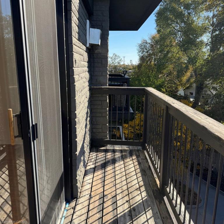 9-416 Lancaster Street W Property Photo 11