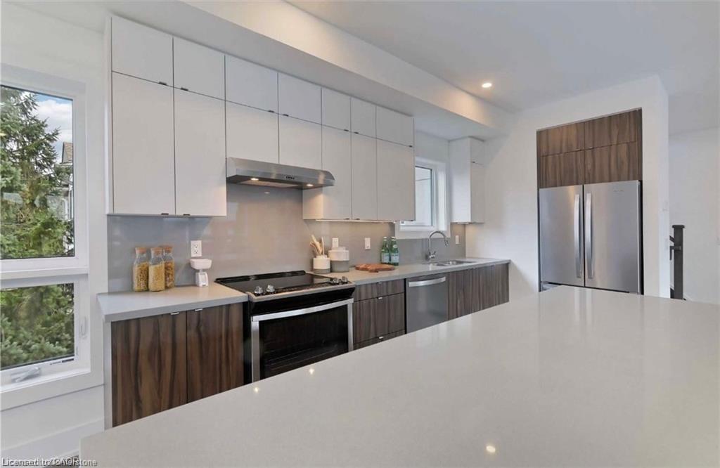 2-5451 Lakeshore Road Property Photo 3