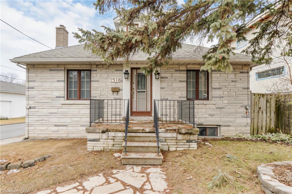 1518 Cawthra Road Property Photo 2