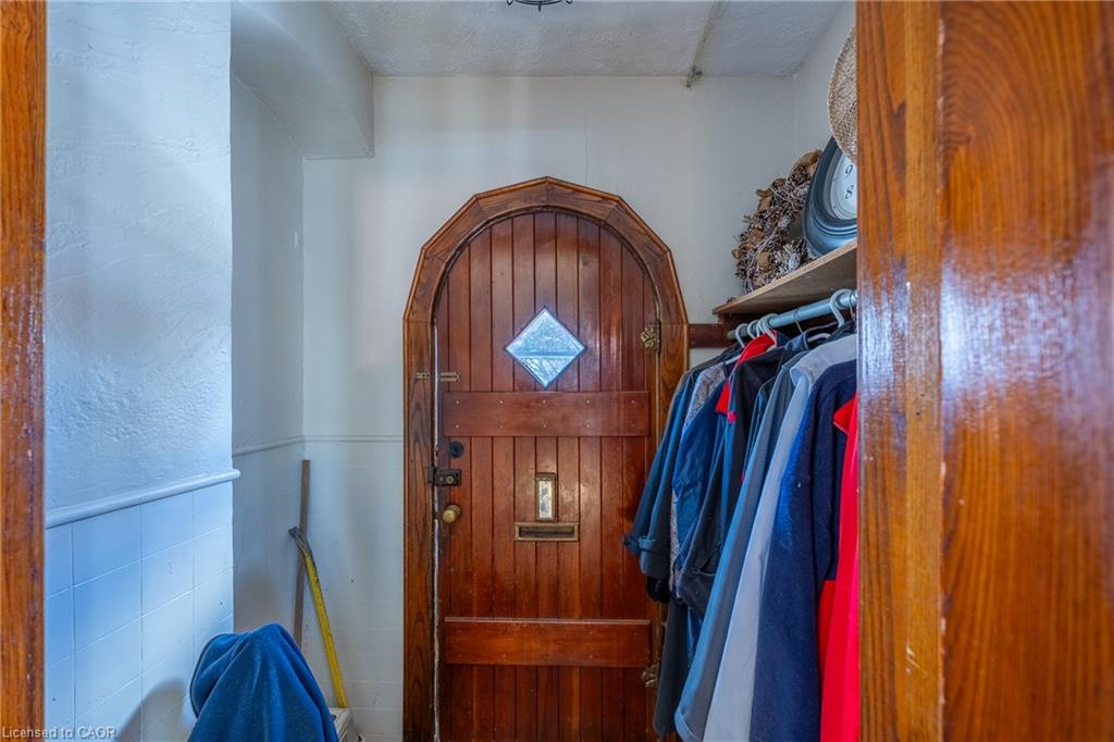 244 Kent Street S Property Photo 13