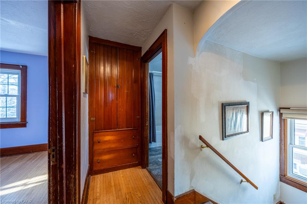 244 Kent Street S Property Photo 14