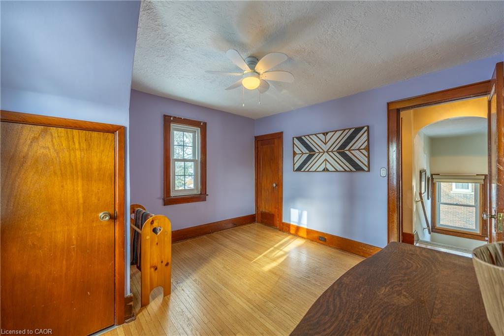 244 Kent Street S Property Photo 17