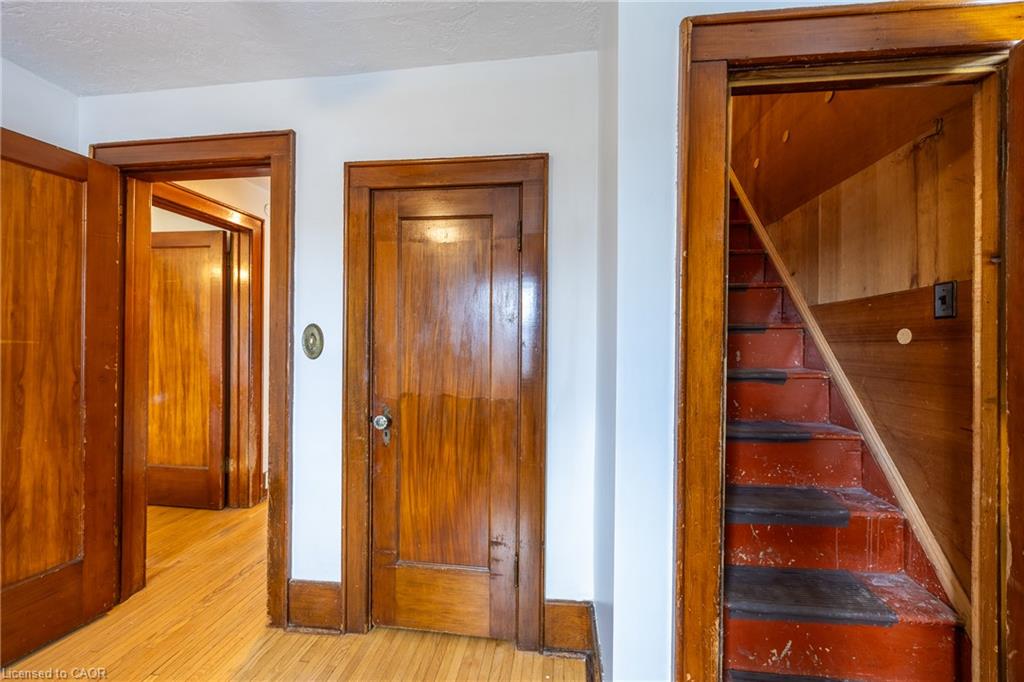 244 Kent Street S Property Photo 22