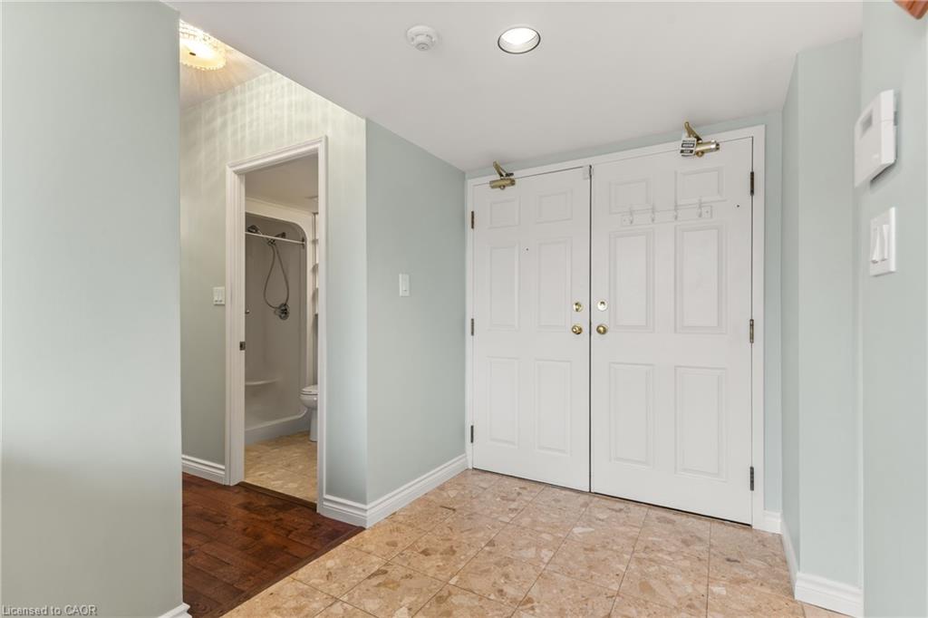 508-3267 King Street E Property Photo 4