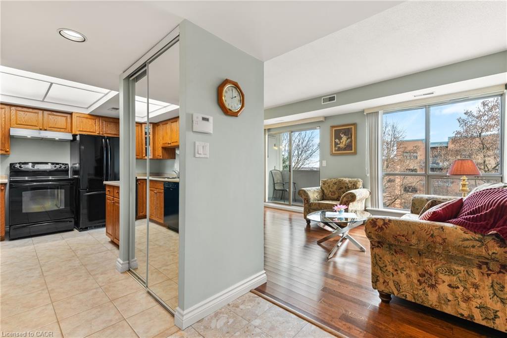 508-3267 King Street E Property Photo 5