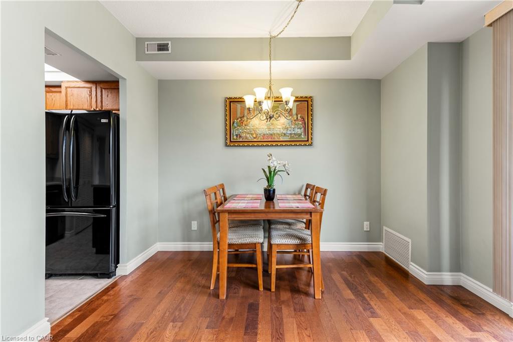 508-3267 King Street E Property Photo 8