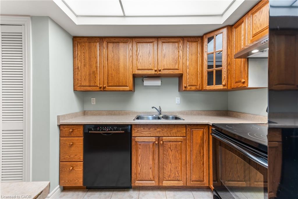 508-3267 King Street E Property Photo 9