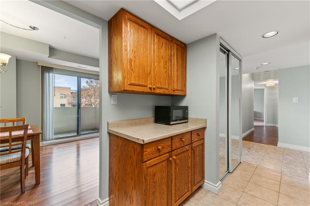 508-3267 King Street E Property Photo 11