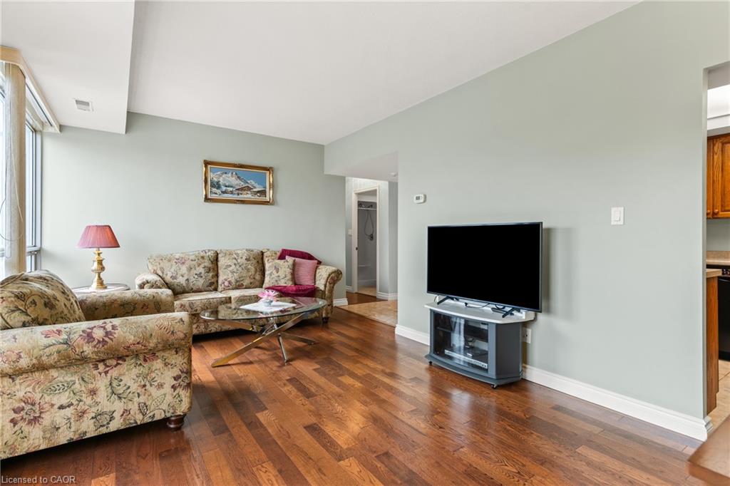 508-3267 King Street E Property Photo 13