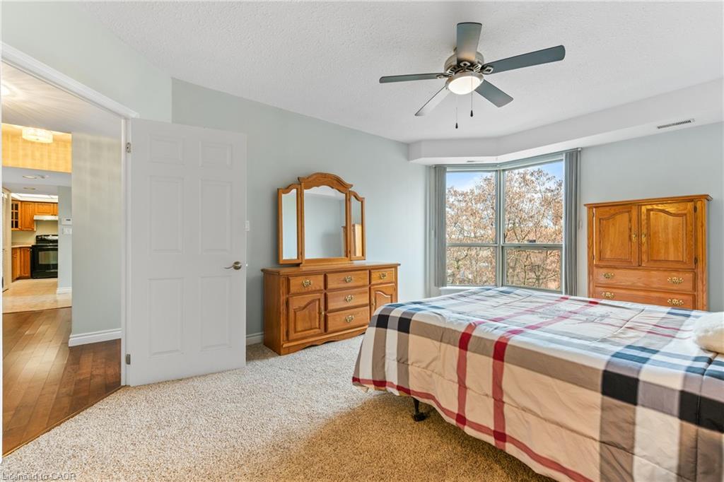 508-3267 King Street E Property Photo 21