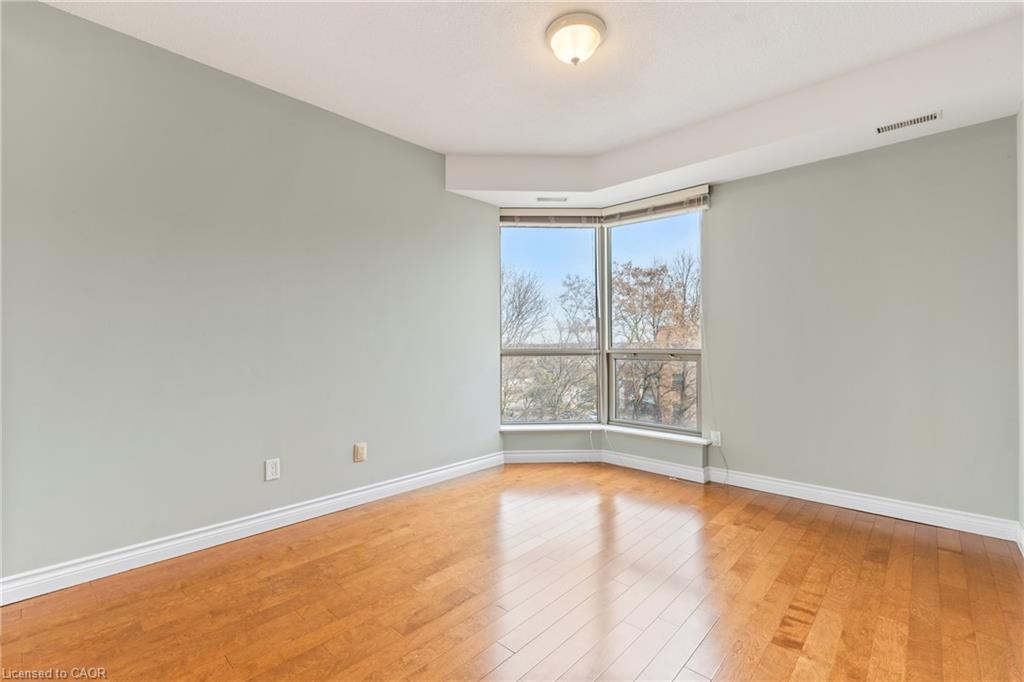508-3267 King Street E Property Photo 22