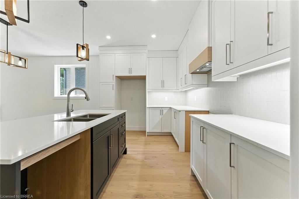 150 Vanrooy Trail Property Photo 7