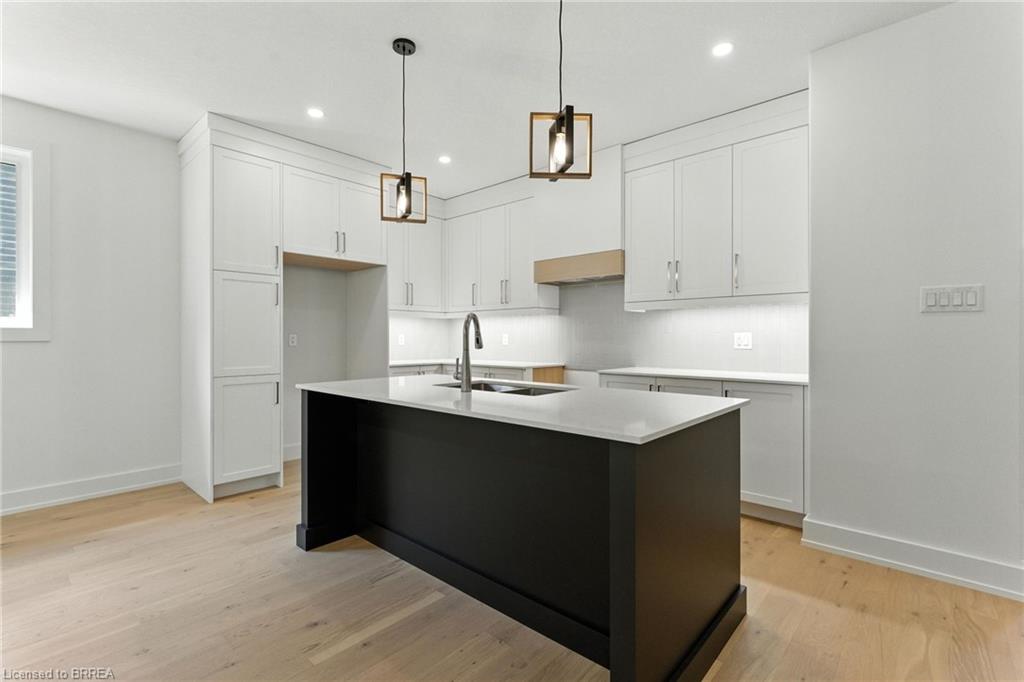 150 Vanrooy Trail Property Photo 8