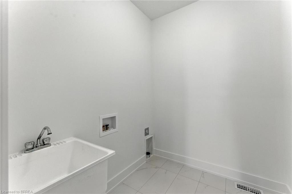 150 Vanrooy Trail Property Photo 23
