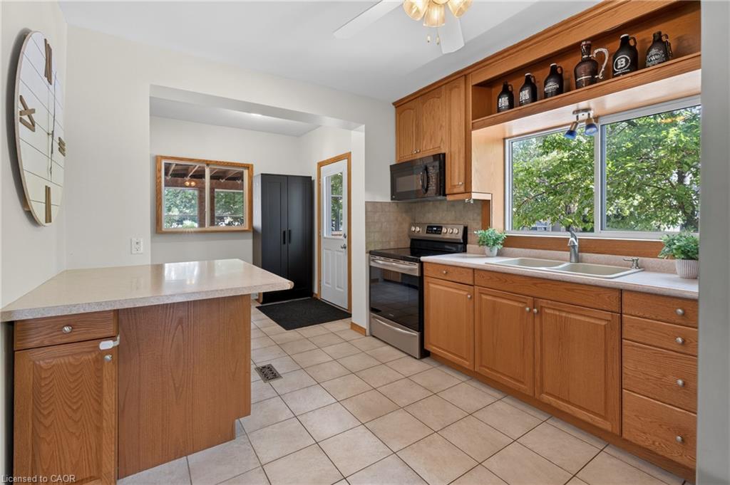 2 Herlan Avenue Property Photo 15