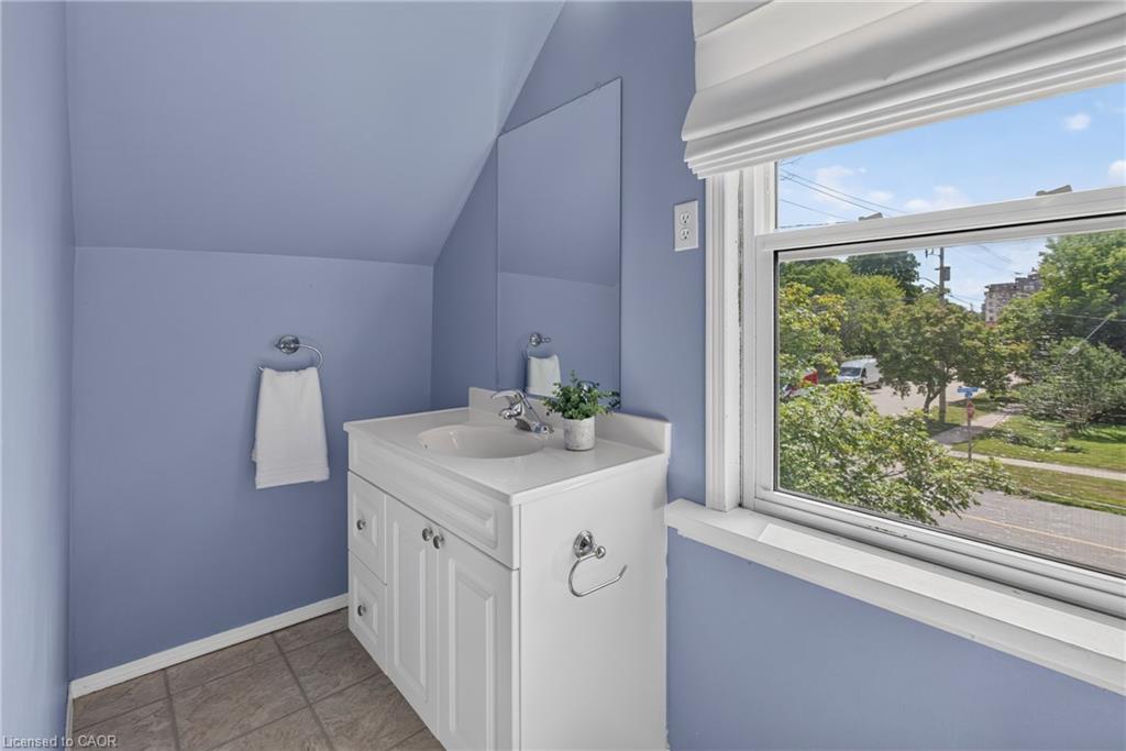 2 Herlan Avenue Property Photo 28