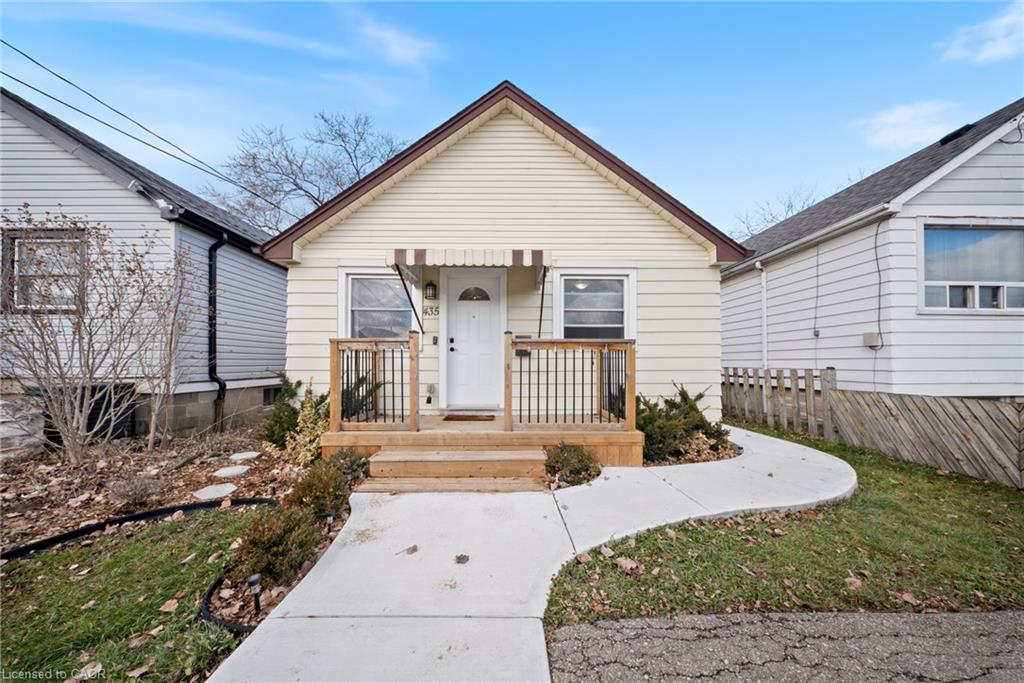 435 Waverly Street Property Photo 4