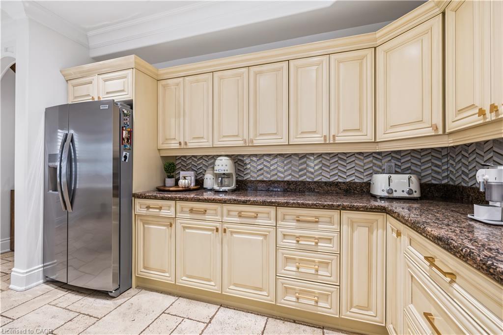 199 Hunter Street W Property Photo 8