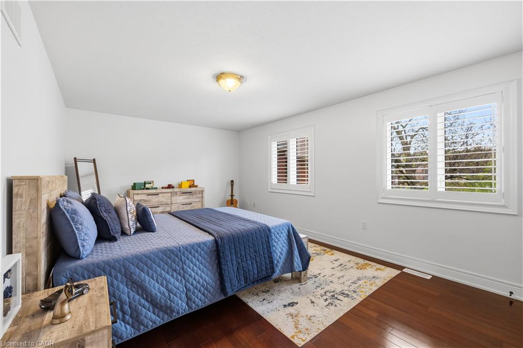199 Hunter Street W Property Photo 32