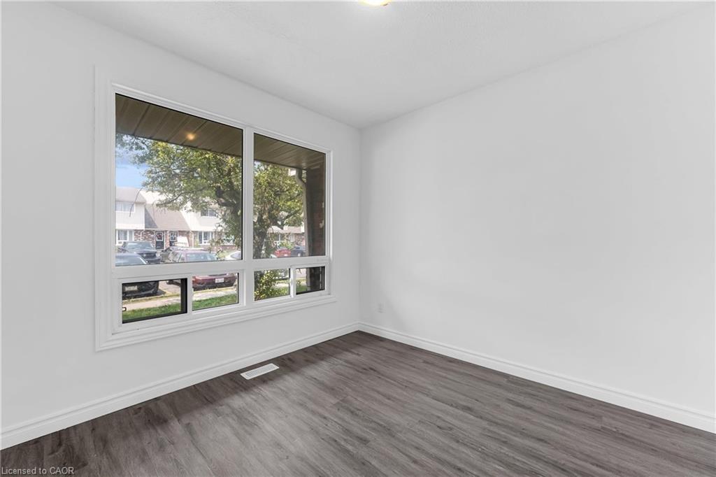 284-100 Brownleigh Avenue Property Photo 3