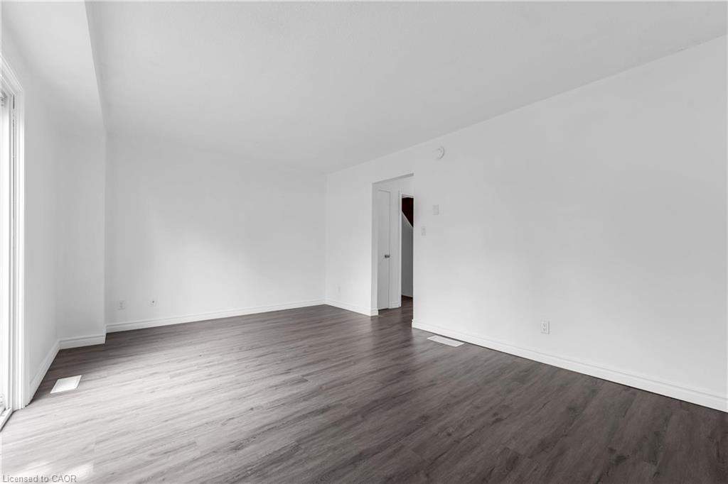 284-100 Brownleigh Avenue Property Photo 11
