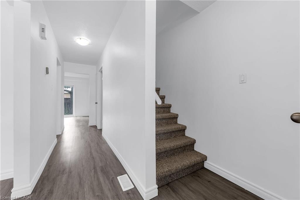 284-100 Brownleigh Avenue Property Photo 13