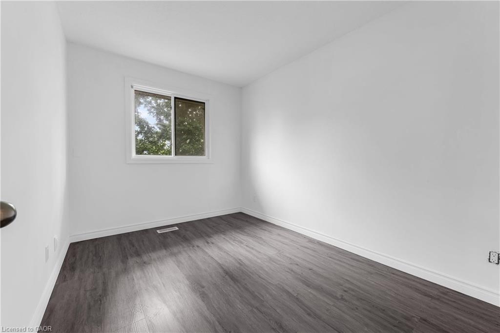 284-100 Brownleigh Avenue Property Photo 15
