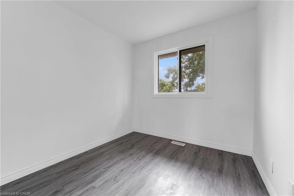 284-100 Brownleigh Avenue Property Photo 17