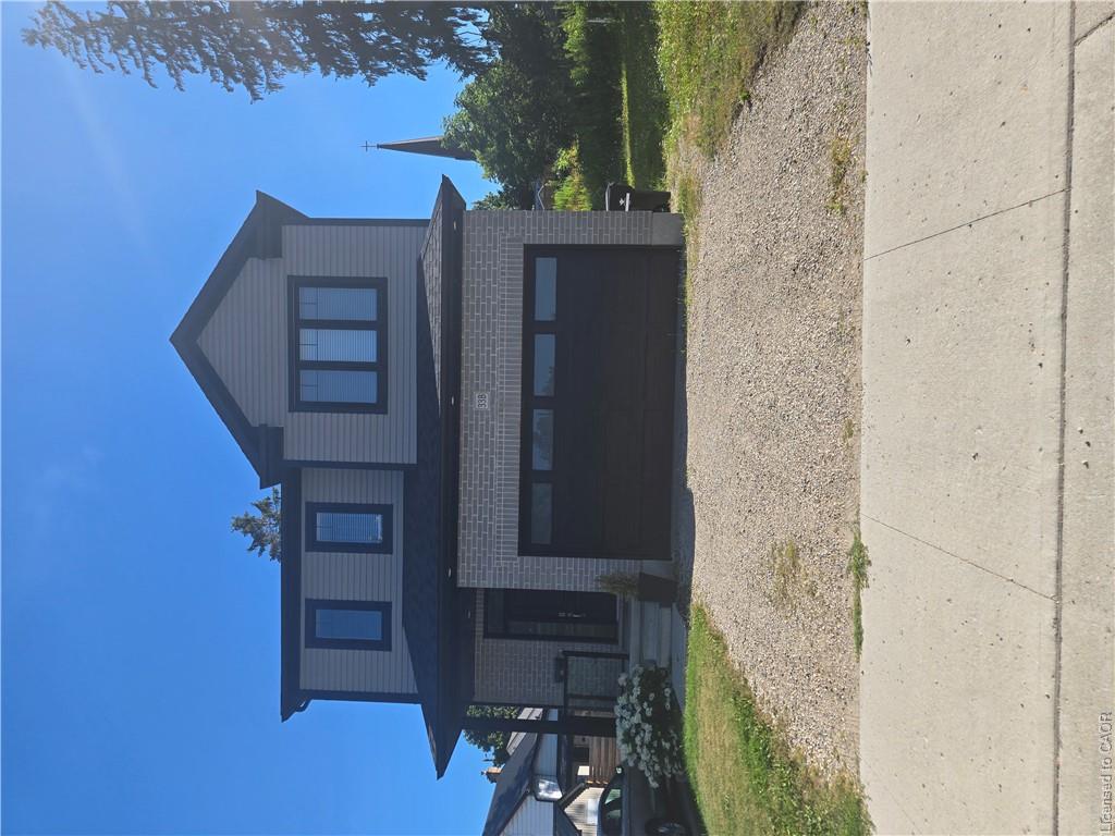 33 Church Street E Property Photo 1