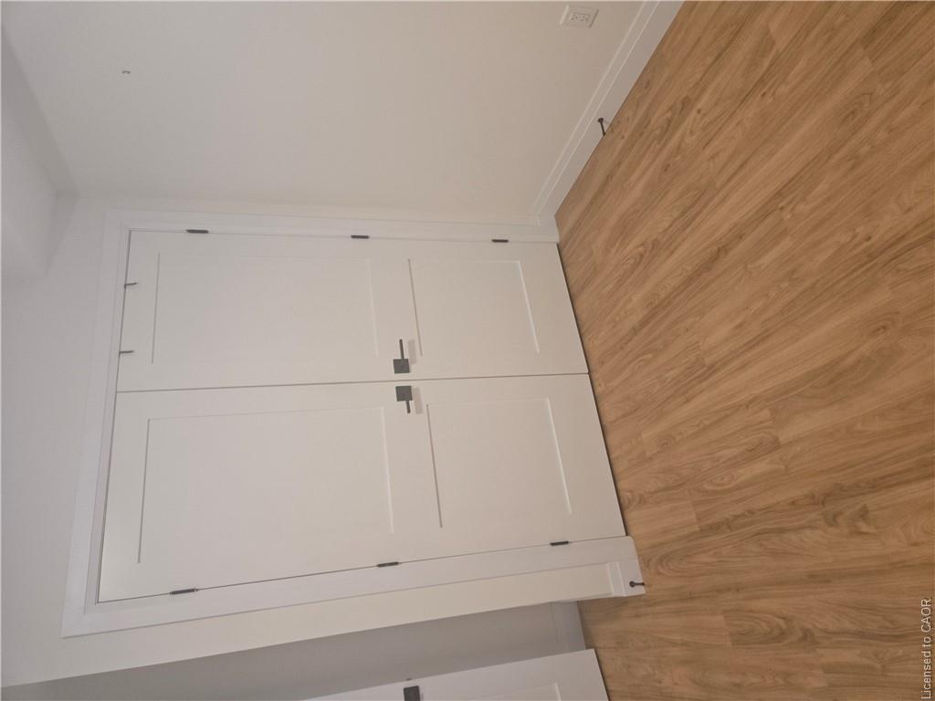 33 Church Street E Property Photo 6