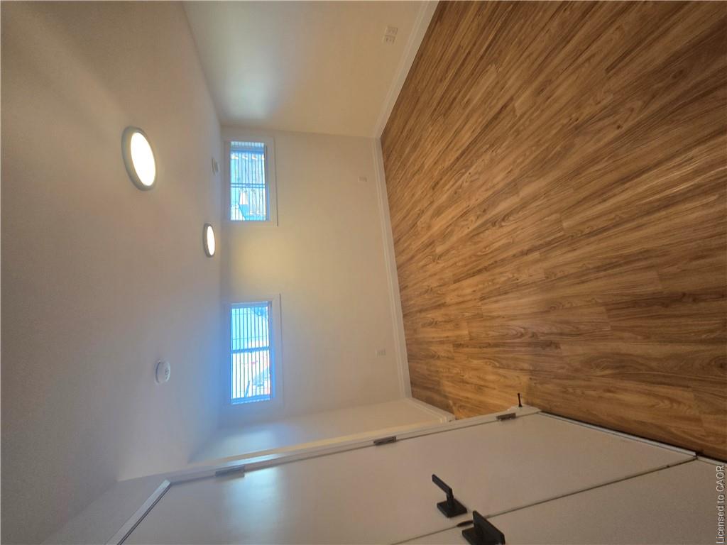 33 Church Street E Property Photo 7