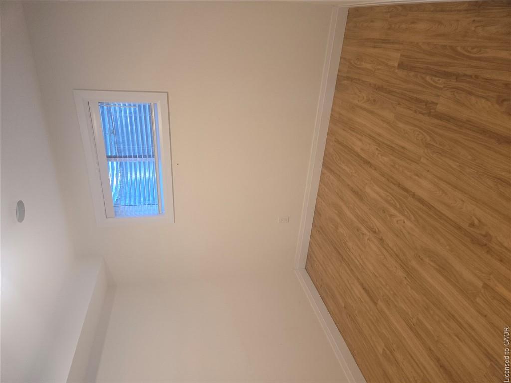 33 Church Street E Property Photo 8