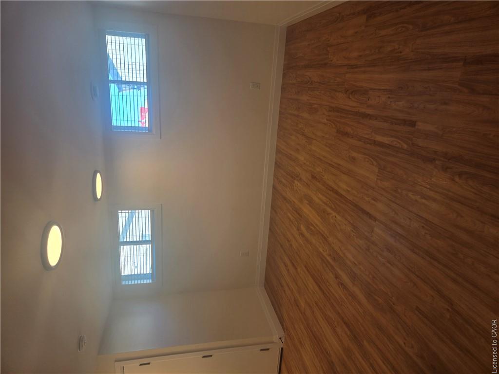 33 Church Street E Property Photo 13