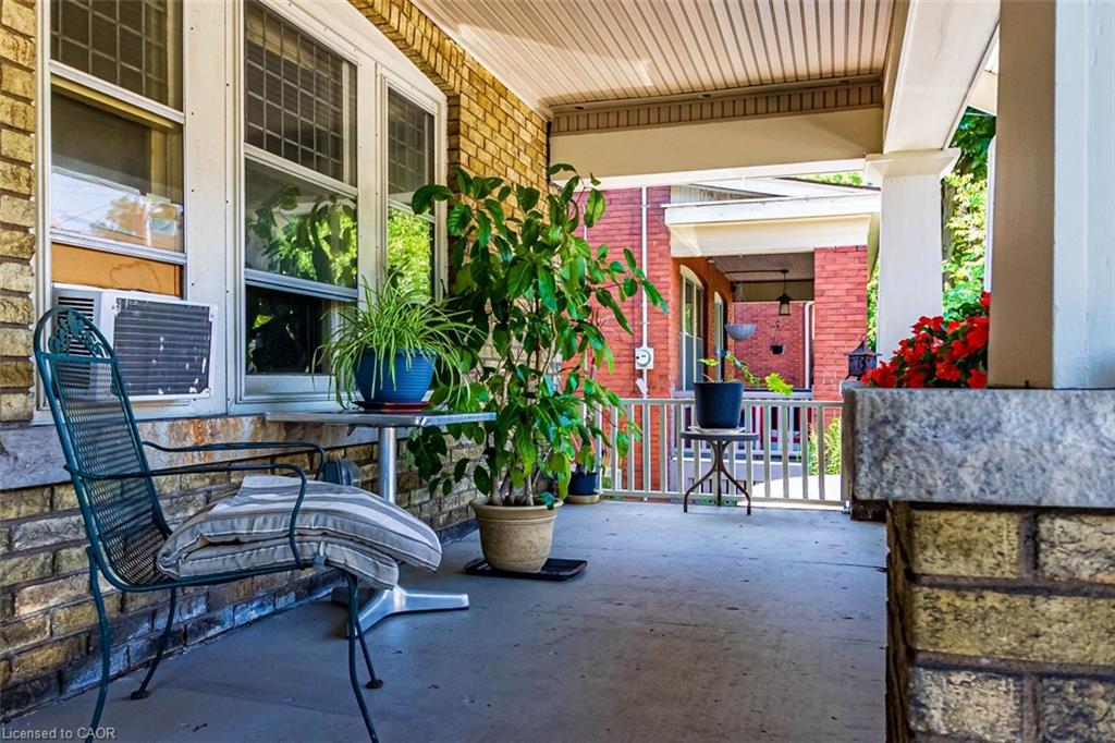 121 Eastbourne Avenue Property Photo 3