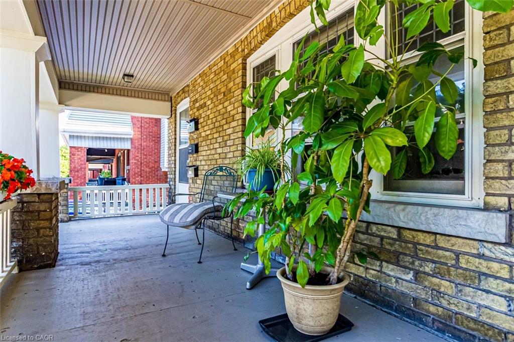 121 Eastbourne Avenue Property Photo 4