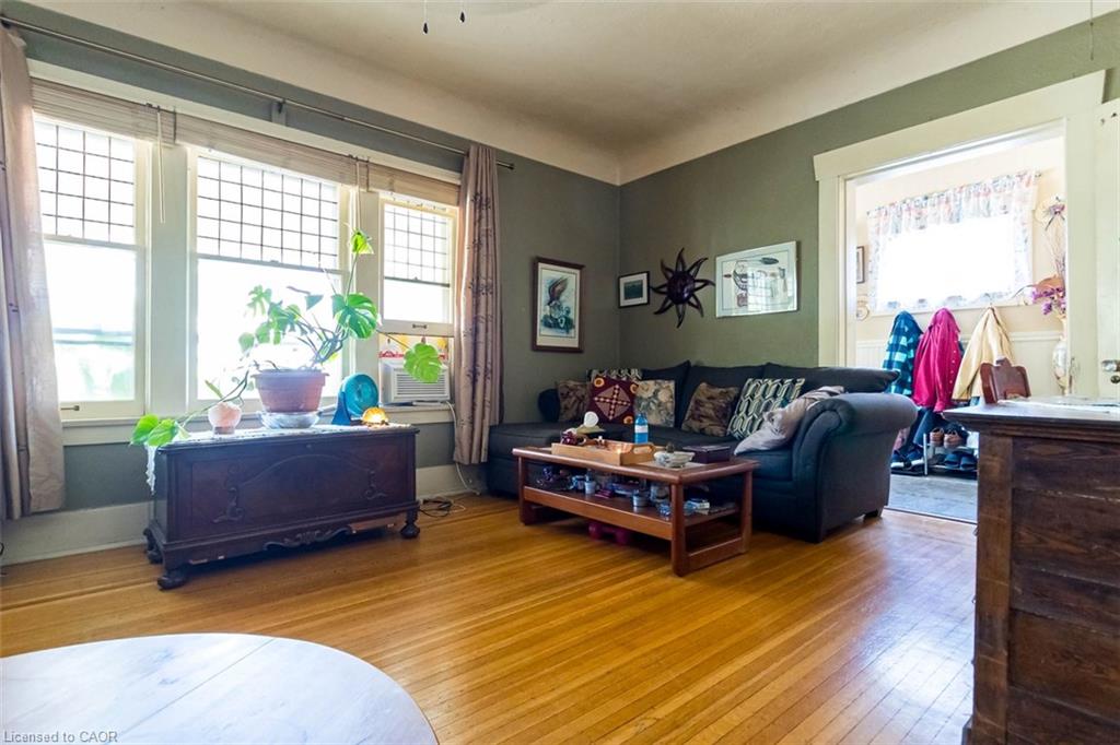 121 Eastbourne Avenue Property Photo 9