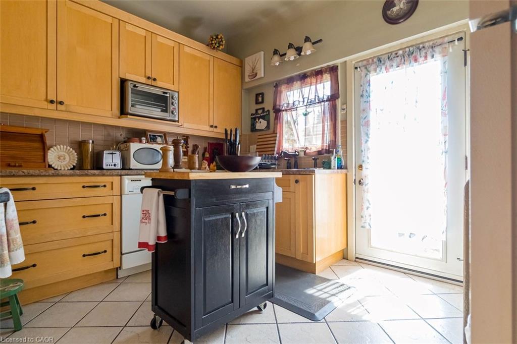 121 Eastbourne Avenue Property Photo 18