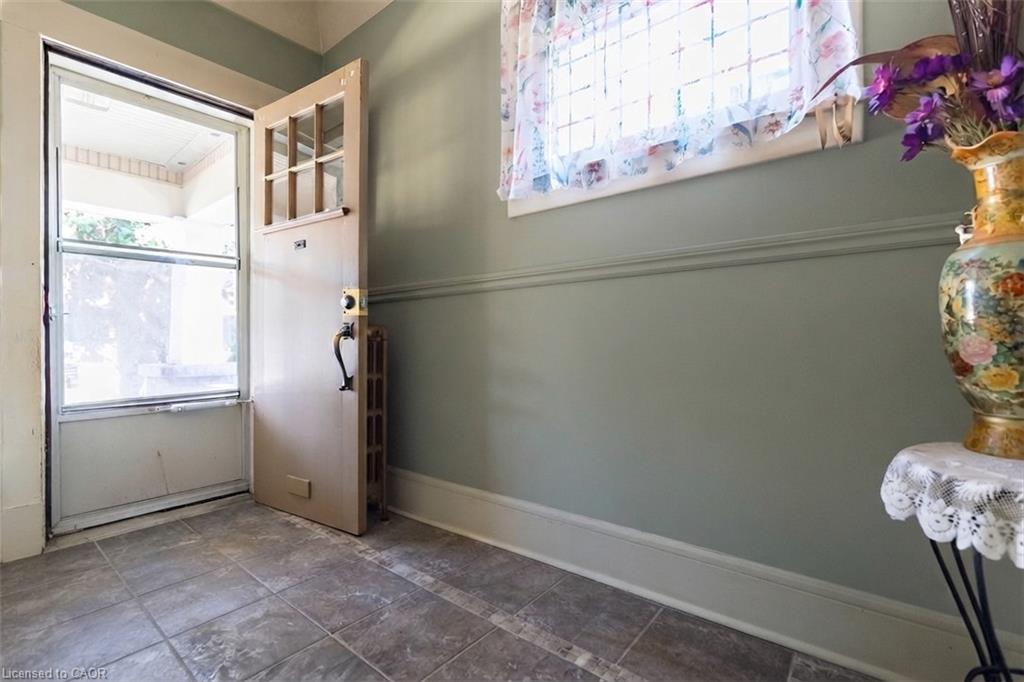 121 Eastbourne Avenue Property Photo 6