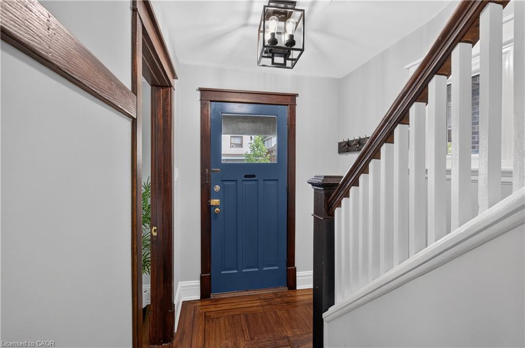 147 Melrose Avenue N Property Photo 2