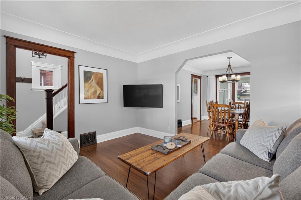 147 Melrose Avenue N Property Photo 3