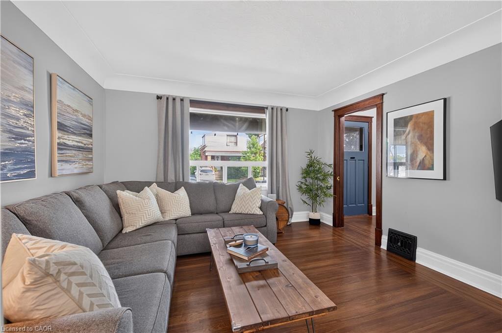 147 Melrose Avenue N Property Photo 4