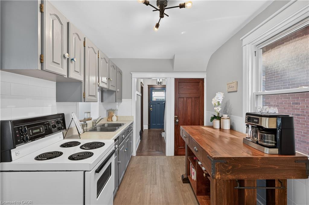 147 Melrose Avenue N Property Photo 7