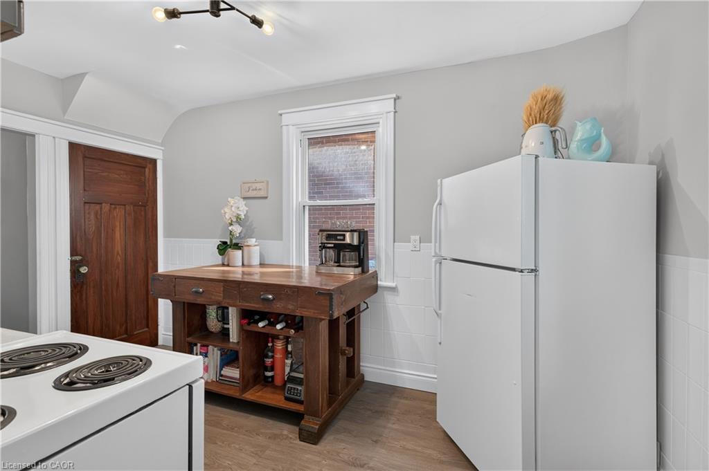 147 Melrose Avenue N Property Photo 8