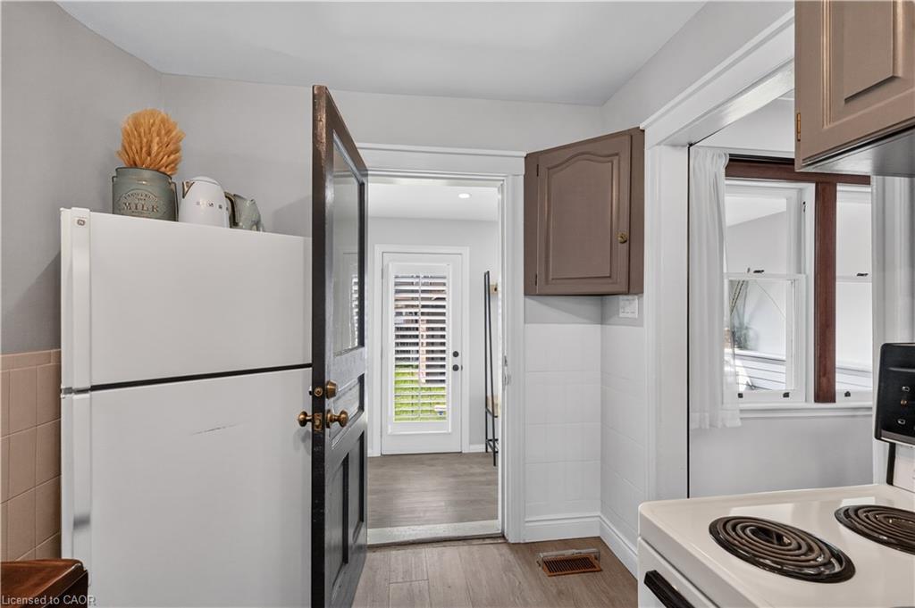 147 Melrose Avenue N Property Photo 10