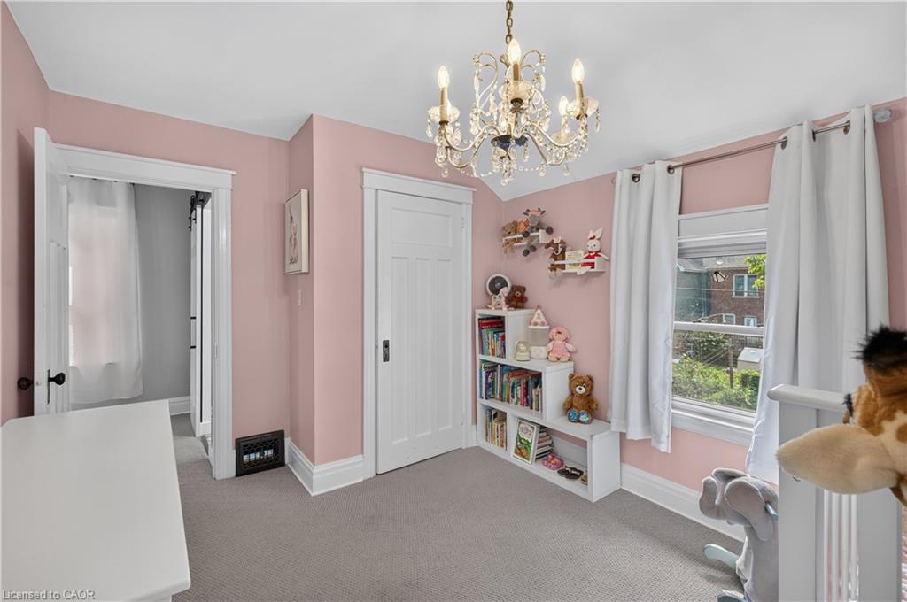 147 Melrose Avenue N Property Photo 18